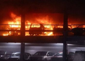 Машины взрываются, людей эвакуируют: в лондонском аэропорту вспыхнул масштабный пожар