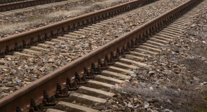 Уснул на рельсах: в Тирасполе мужчину переехала тележка