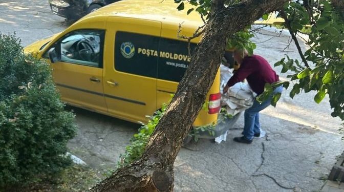 Poşta Moldovei vine cu o reacţie, după scandalul cu ziarele PAS de la Rîșcani: Livrăm contra plată, inclusiv materiale electorale