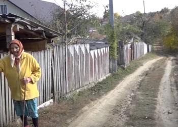 Probleme peste probleme în localitatea Hîrjauca, raionul Călărași, care este condusă de un primar socialist: Localnicii semnalează lipsa canalizării centralizate, a drumurilor, precum și iluminatul stradal slab | VIDEO