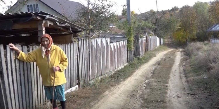 Probleme peste probleme în localitatea Hîrjauca, raionul Călărași, care este condusă de un primar socialist: Localnicii semnalează lipsa canalizării centralizate, a drumurilor, precum și iluminatul stradal slab | VIDEO