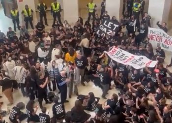 Пропалестинские протестующие заняли одно из зданий Капитолия США