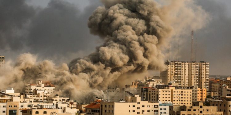 Bombardamente de o intensitate „fără precedent” în Gaza: Comunicaţiile şi internetul au fost întrerupte