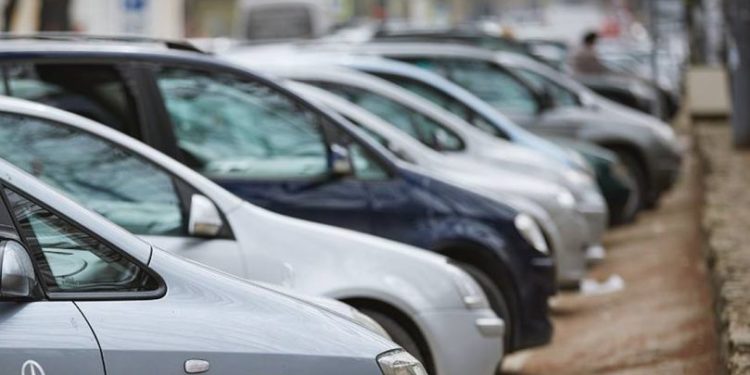 Lipsa parcărilor în Capitală, una din cele mai mare bătăi de cap ale șoferilor. Aceștia spun că problema rămâne nerezolvată, deși primarul Ion Ceban promitea până la 4 mii de locuri anual, în 2019 | VIDEO