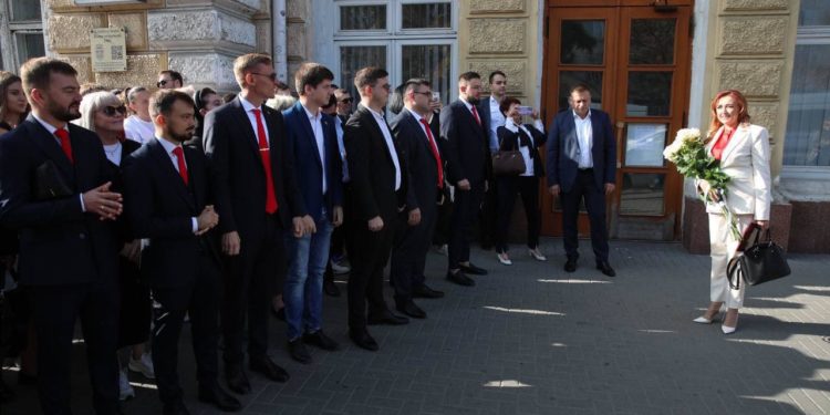 Cristina Vulpe, candidatul partidului ”Șansă” la șefia Capitalei, a depus dosarul pentru înregistrarea în cursa electorală: „Sunt un cetățean responsabil al orașului” | VIDEO