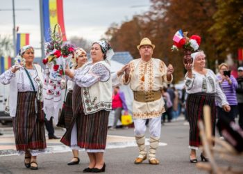 Ziua Vinului, sărbătorită cu mult fast, la Orhei: Vinuri și bucate alese, expoziții populare și surprize muzicale din partea artiștilor moldoveni, dar și din străinătate | VIDEO