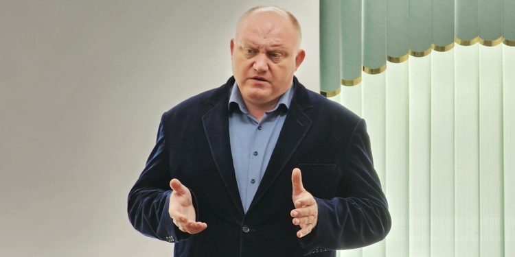 Vasile Bolea, soluții pentru rezolvarea problemelor din domeniul locativ-comunal. Candidatul partidului Renaștere spune că va elabora un program de consultare cu cetățenii | VIDEO