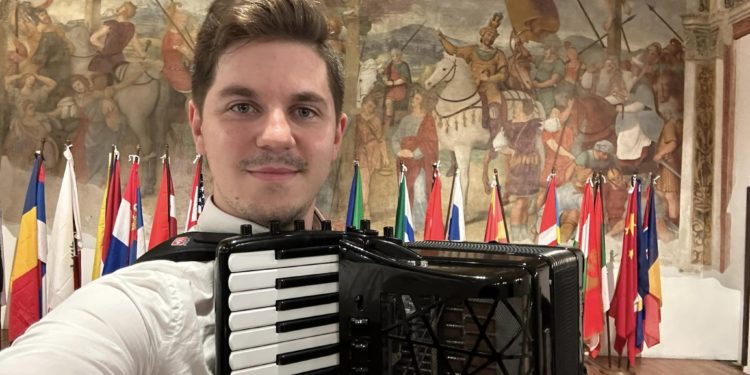 Аккордеонист из Молдовы Раду Рэцой стал победителем международного музыкального конкурса в Милане
