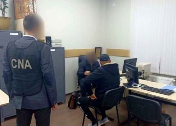 Un bărbat, denunţat la CNA de poliţistul pe care a încercat să-l corupă cu 1000 de euro