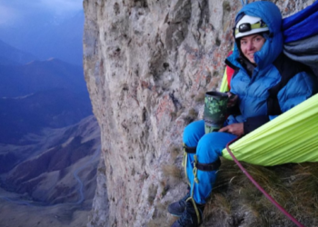 Российская альпинистка Надежда Оленева погибла в Гималаях