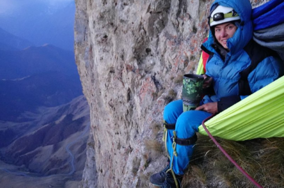 Российская альпинистка Надежда Оленева погибла в Гималаях