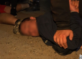 Intervenție ca în filme la Tighina: Doi bărbați drogați s-au baricadat într-un garaj și au amenințat că detonează o grenadă. Ce a urmat