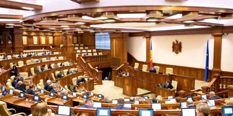 Moțiunea de cenzură a BCS nu a trecut. Parlamentarii din opoziție au acuzat cabinetul de miniștri de instabilitate și de creșterea prețurilor | VIDEO