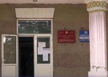 Locuitorii satului Onești din Hîncești, se plâng că duc lipsă de canalizare, a apei potabile și se confruntă cu drumuri proaste. Ei spun că primarul a promis multe, dar nimic nu a realizat | VIDEO