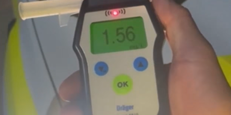 Prins beat criță, la volan: Un șofer de 53 de ani riscă să devină pieton