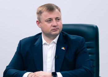 Gheorghe Cavcaliuc susține că femeia lovită de o angajată IGPF ar fi o membră a partidului PACE. El cere demisia lui Vasiloi și Cernăuțeanu | VIDEO
