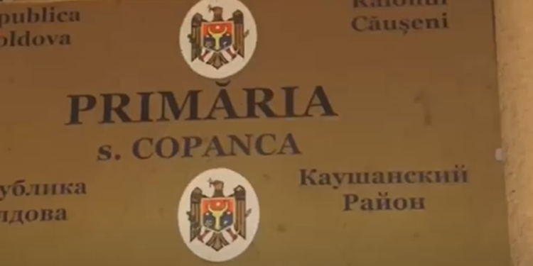 Drumurile nereparate și lipsa canalizării, le provoacă mari dureri de cap. Locuitorii din Copanca, raionul Căuşeni, se plâng că primarul socialist nu a îndeplinit ce a promis acum 4 ani | VIDEO