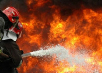 România: Pericol uriaș de explozie la Constanța – Incendiu la locomotiva unui tren cu zeci de vagoane încărcate cu sulf