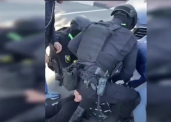 „Cereau de la victime între 3.000 și 10.000 de euro”. Ce se cunoaște despre indivizii reținuți pentru escrocherie, în capitală | VIDEO