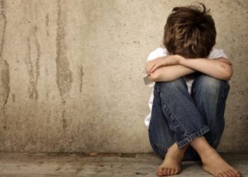 Un copil din R.Moldova, care locuiește cu familia în Italia, maltratat de tatăl vitreg. Mama a încercat să-l apere pe agresor