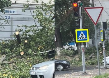 Chișinău: Un semafor din sectorul Buiucani, rupt în două. Cum a fost posibil