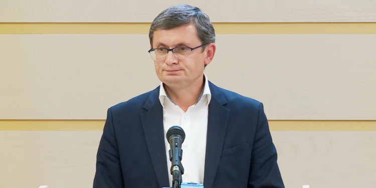 Președintele Parlamentului folosește mașina de serviciu la întâlnirile electorale ale PAS, dar spune că nu utilizează resursele administrative: „A fost în afara orelor de lucru” | VIDEO