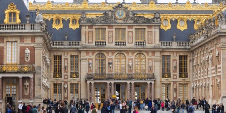 Încă o alertă cu bombă la Palatul Versailles. Muzeul a fost evacuat pentru a șaptea oară în ultimele zile