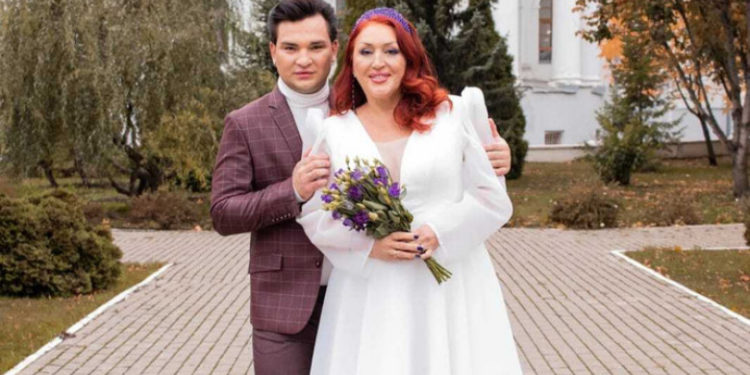 O cântăreață din Tatarstan s-a măritat cu băiatul pe care l-a adoptat acum 8 ani: Vreau să-l protejez