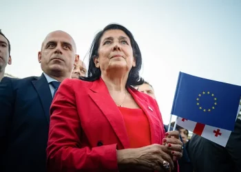 Президент Грузии Зурабишвили отказалась уходить в отставку