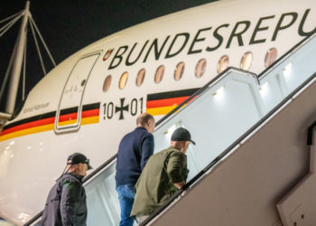 Olaf Scholz a fost scos de urgență din avionul cu care trebuia să plece din Israel spre Cairo din cauza unui atac cu rachete