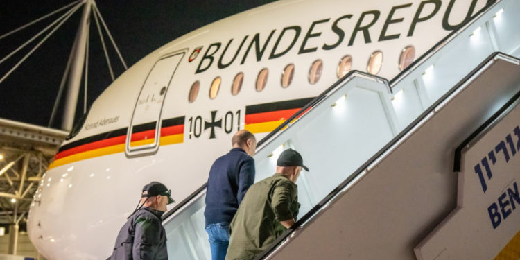 Olaf Scholz a fost scos de urgență din avionul cu care trebuia să plece din Israel spre Cairo din cauza unui atac cu rachete