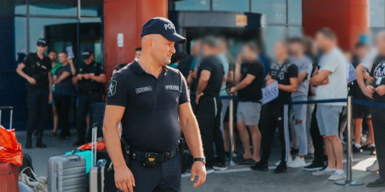 Pe Aeroport se vor afla doar angajații și pasagerii, iar accesul pe poarta din mijloc va fi sistat. De când intră în vigoare noile măsuri de securitate | VIDEO