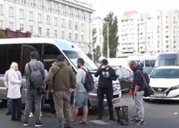 Un microbuz cu 16 moldoveni care munceau în Israel, au ajuns astăzi la Chișinău, cu suportul lui Ilan Șor. Detalii șocante relatate de conaționalii noștri care au trecut prin momente de groază | VIDEO