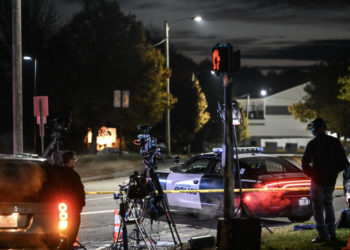 Atacul sângeros din statul Maine, SUA: Bărbatul care a ucis 18 oameni e căutat de mai bine de 24 de ore. De frică, oamenii nu ies din case | VIDEO