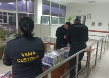 Contrabandă cu țigări, în nordul țării. Aproape 3.000 de pachete de țigări depistate într-un microbuz ce trebuia să ajungă în Marea Britanie