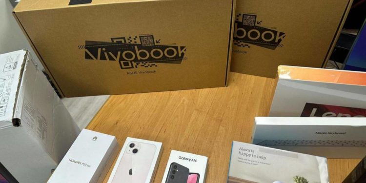 Vama Leușeni: Telefoane, tablete, laptopuri și alte dispozitive, tăinuite printre bagaje și colete neînsoțite