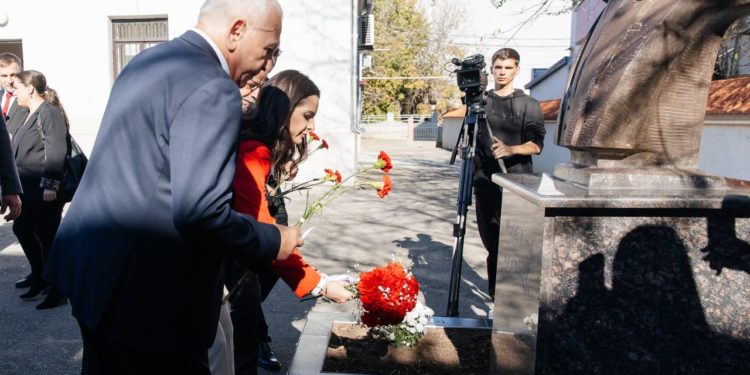 Башкан Гагаузии поздравила турецкий народ со столетием провозглашения республики: „Мы благодарны Турции за поддержку. Заботу Турции ощутила каждая семья в автономии”
