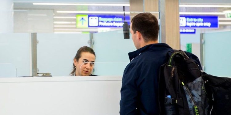 Trei cetățeni străini, depistați la trecerea frontierei cu acte neveridice: Doi dintre aceștia au încercat să intre cu identități false