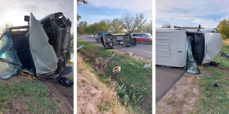 Accident de groază în raionul Sîngerei: Un microbuz s-a răsturnat într-un șanț