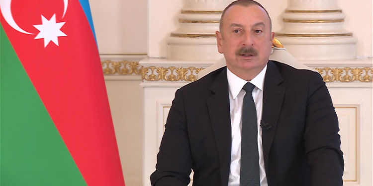 Ильхам Алиев поднял флаг Азербайджана над столицей Карабаха