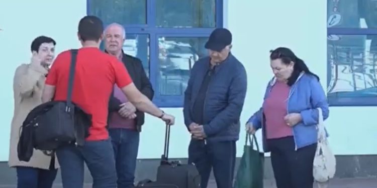 „De acolo să zbori este foarte greu, peste tot se bombardează. Îi mulțumesc domnului Ilan Șor”. Moldovenii reveniți acasă din Israel, recunoscători pentru ajutorul primit și deranjați de lipsa reacției din partea autorităților | VIDEO