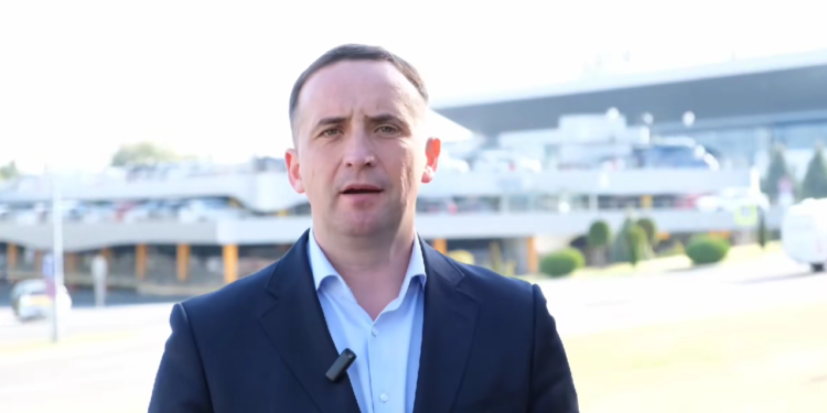 Candidatul PSDE, Vadim Brînzaniuc, optează pentru înființarea unei companii aeriene municipale low-cost: „Vom asigura un transport aerian accesibil” | VIDEO
