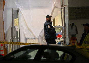 Externe SUA Bărbat împușcat de poliție, după ce a intrat cu maşina în Consulatul Chinei din San Francisco