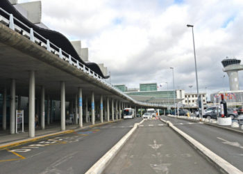 Alerte cu bombă în patru aeroporturi din Franța