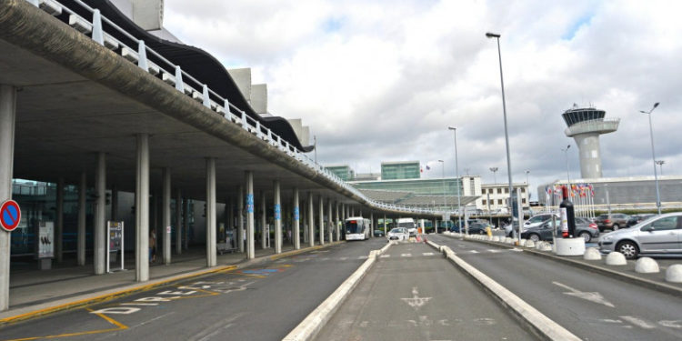 Alerte cu bombă în patru aeroporturi din Franța