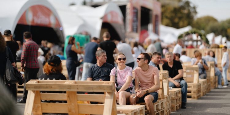 Traficul pe unele străzi din capitală, suspendat de Ziua Vinului: Vezi cum va circula transportul public