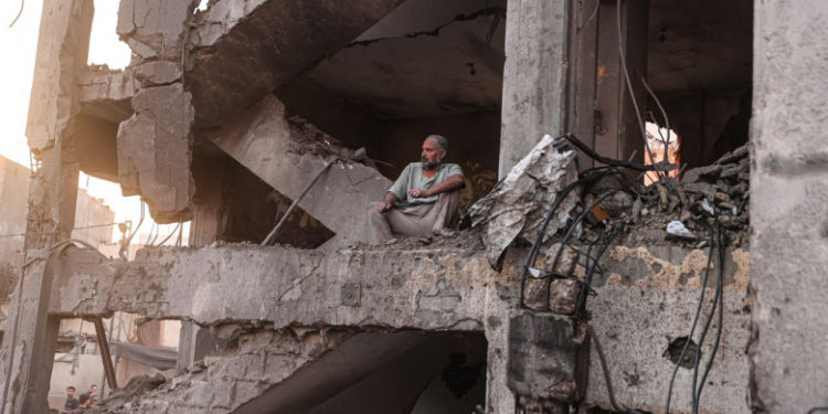 OMS: 2.800 de morți în Gaza și peste 11.000 de răniți în bombardamentele care au transformat clădirile în ruine