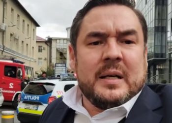 Очередное сообщение о бомбе в здании, где Партия „Шанс” арендует помещение. Вместо эвакуации полиция „силовыми методами” проверяла документы у посетителей | VIDEO