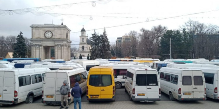 Transportatorii, nemulțumiți de modificarea legislației în domeniul transporturilor rutiere: Aceștia vor protesta în 9 noiembrie, în fața Guvernului | VIDEO
