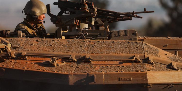 Армия Израиля объявила, что Газа окружена